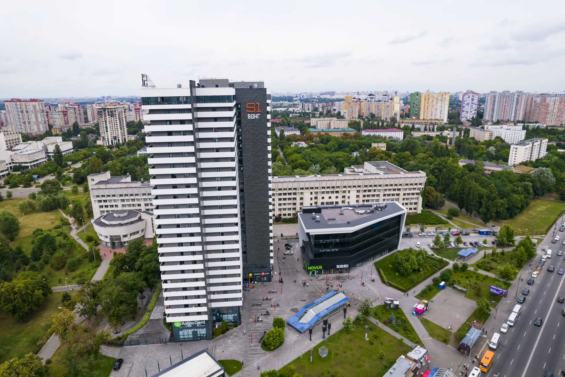 S1 ВДНГ серед забудови Голосіївського району