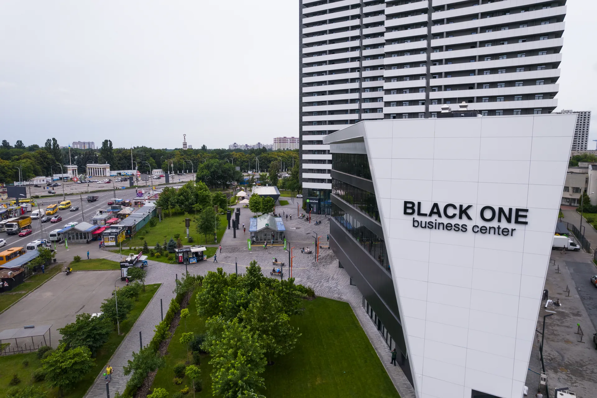 S1 ВДНГ та бізнес-центр Black One поруч